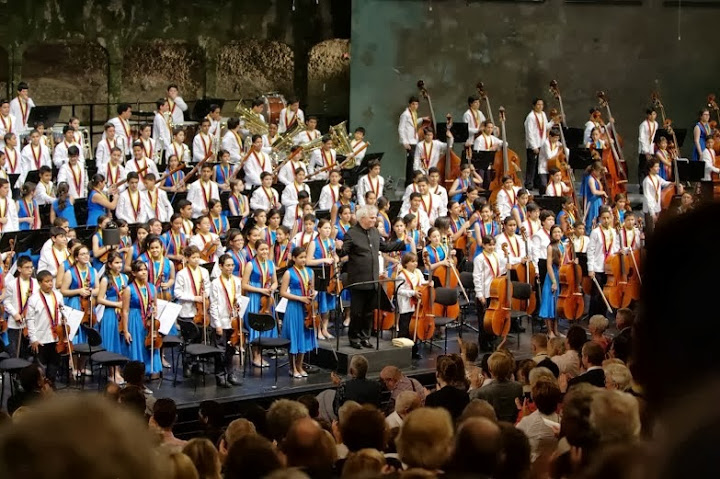 La Sinfonía n° 1 de Mahler puso de pie a los espectadores de la sala Felsenreitschule
