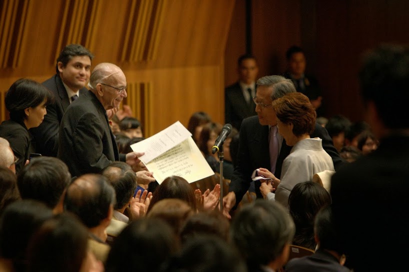 El maestro José Antonio Abreu recibió el Premio Especial Cultura de Paz en Metropolitan Arts Space de Tokio, en el marco del debut en Japón de la Sinfónica Juvenil de Caracas