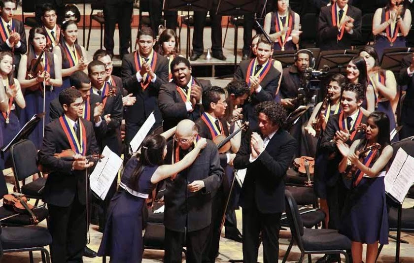 En el 35º Aniversario de El Sistema (2010), el maestro fue condecorado por los músicos de la Sinfónica Juvenil Teresa Carreño con la insignia de las orquestas