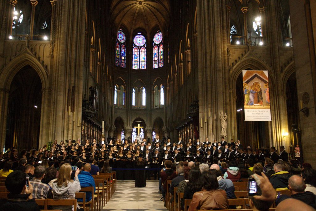La Coral Nacional Juvenil Simón Bolívar en la Catedral de Notre Dame - París