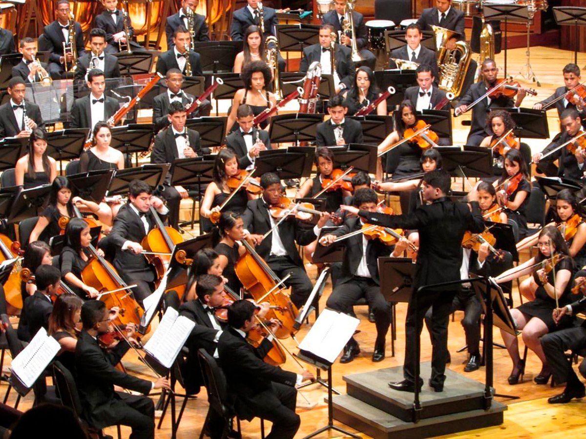 La Orquesta Sinfónica Juvenil Y El Coro Juvenil Del Conservatorio De Música Simón Bolívar Ofrecerán Un Concierto De Navidad