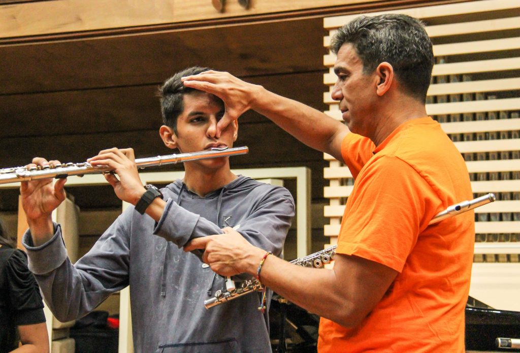 Huáscar Barradas Ofreció Una Mañana De Aprendizaje Y Diversión Con Su Flauta
