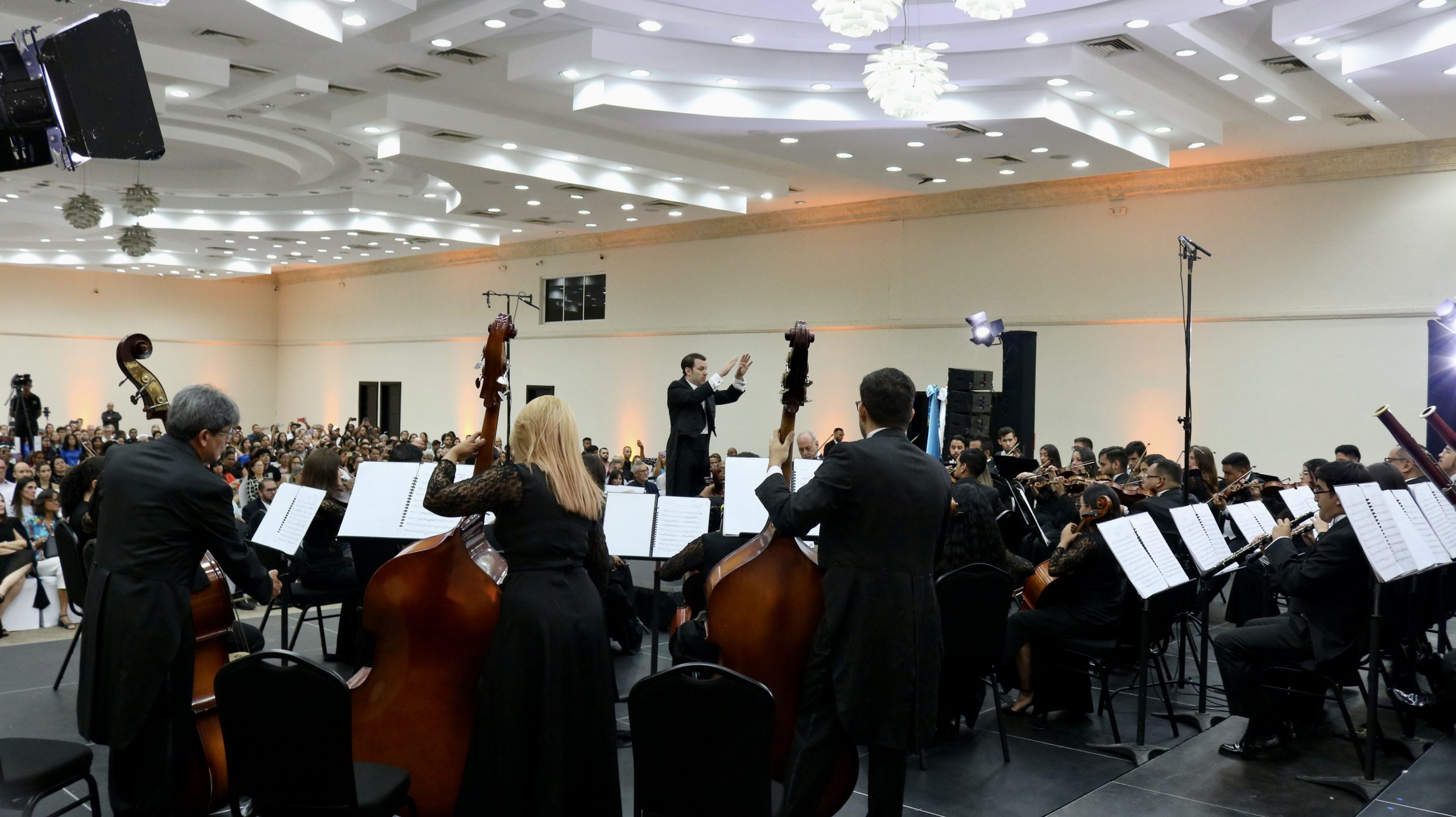 La Orquesta De Cámara Simón Bolívar Guió Al Público Dominicano En Una Travesía Entre Europa Y América Latina