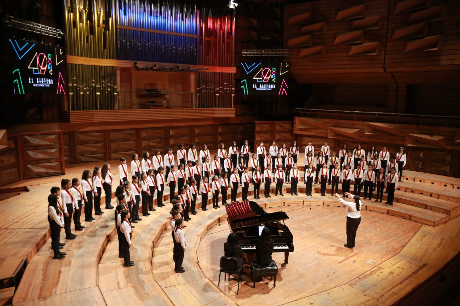 NIÑOS CANTORES (2)