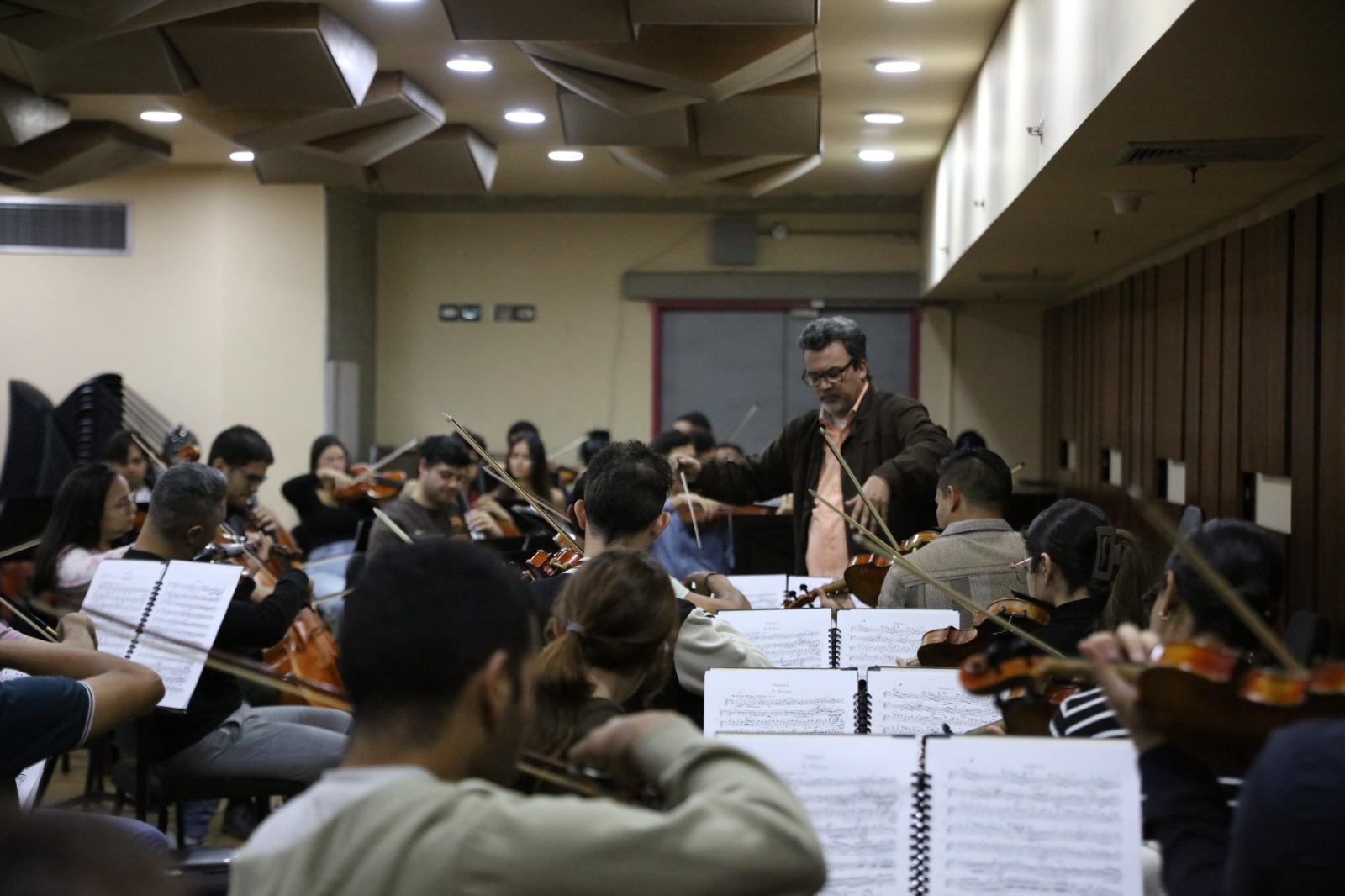 Sección De Cuerdas De La Orquesta Sinfónica Simón Bolívar De Veenzuela