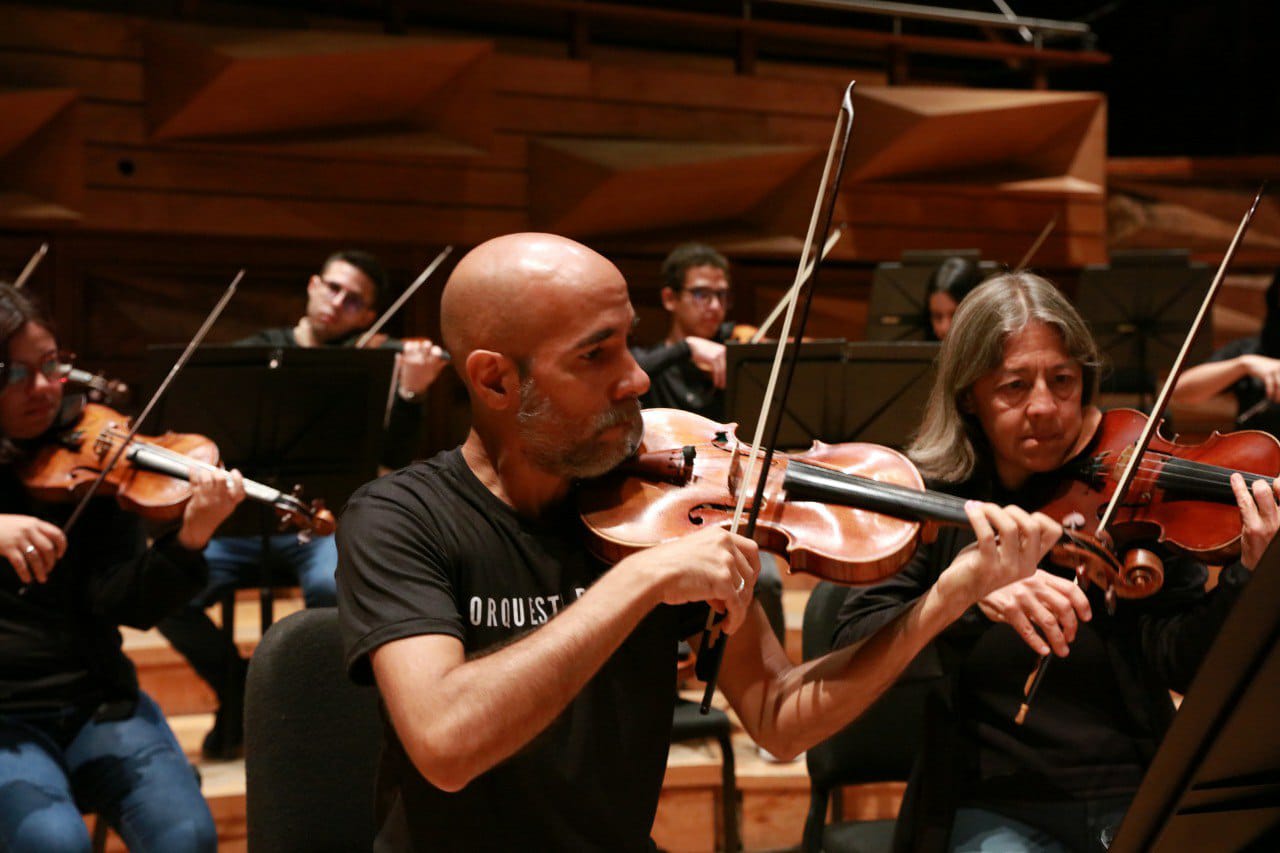 DIRECTOR BORIS PAREDES (1)