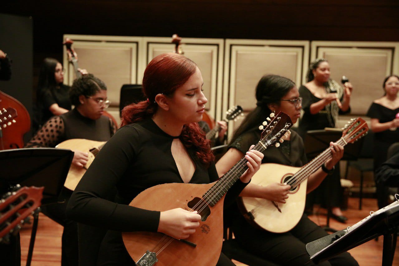 ORQUESTA DE MÚSICA VENEZOLANA SIMÓN DÍAZ 2