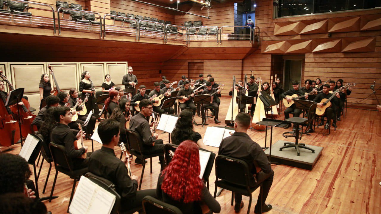 ORQUESTA DE MÚSICA VENEZOLANA SIMÓN DÍAZ