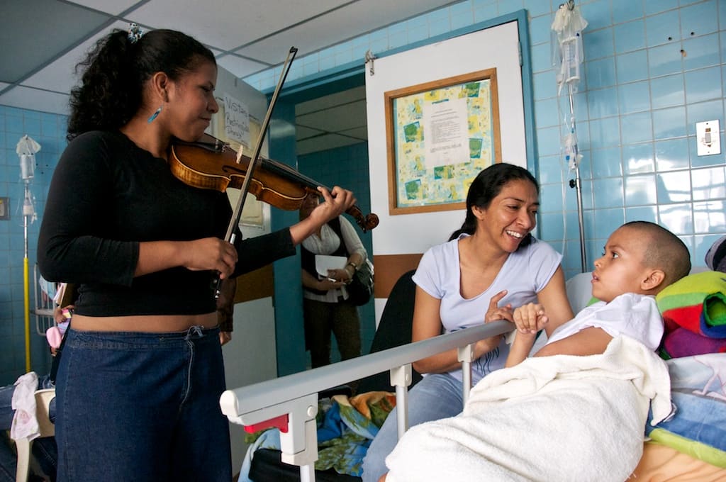2013 PROGRAMA ALMA LLANERA PRESENTA LA MÚSICA A NIÑOS EN HOSPITALES