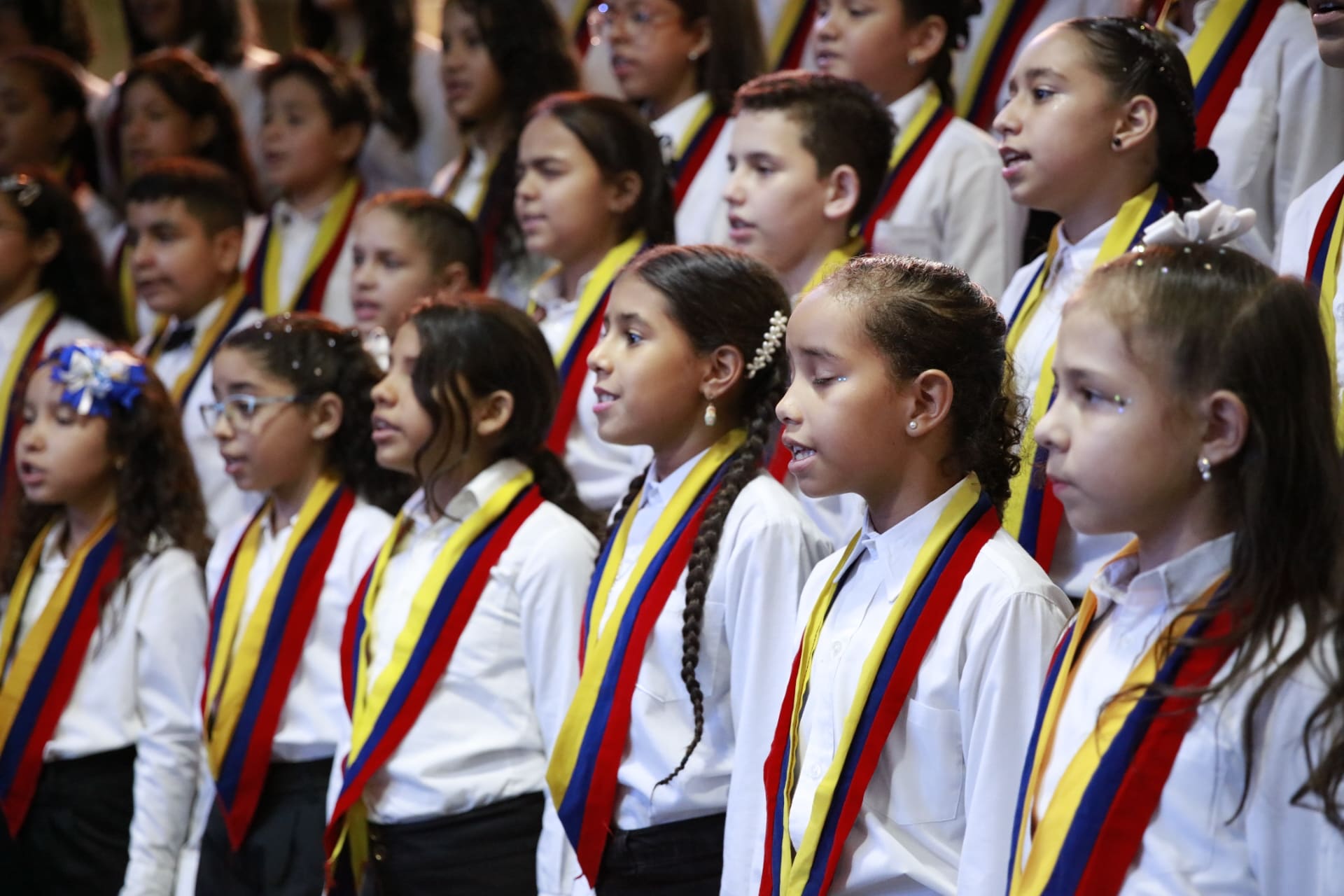 NIÑOS CANTORES