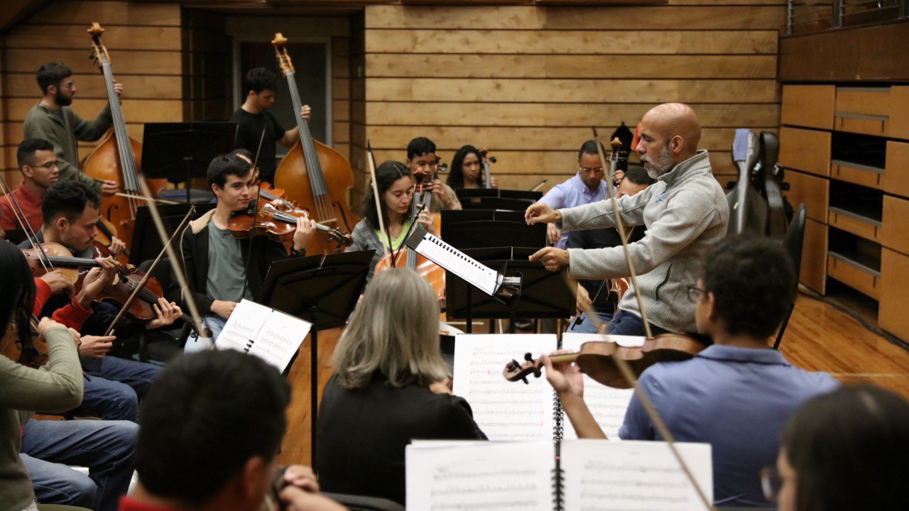 ORQUESTA BARROCA SIMÓN BOLÍVAR CON EL MAESTRO BORIS PAREDES ALZOLAY