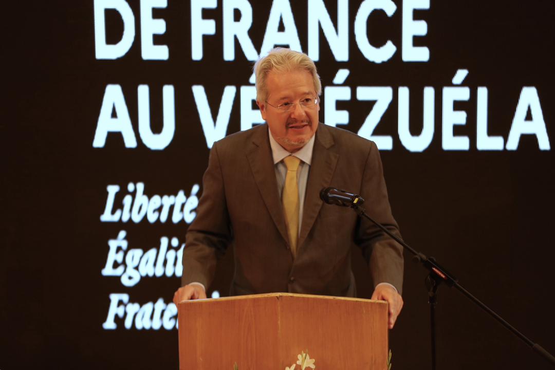 Maestro Eduardo Méndez Recibe La Orden De Las Artes Y Letras De Francia (9)