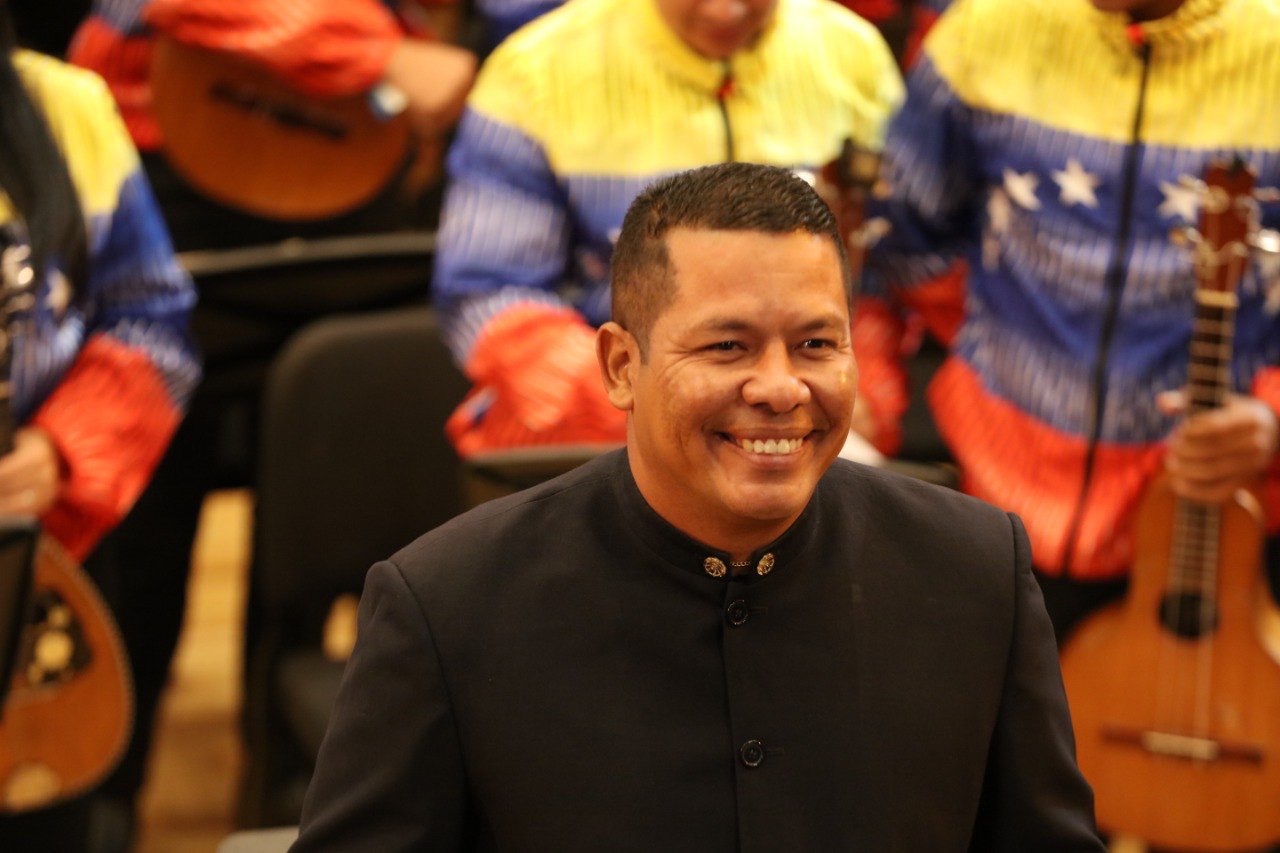 Entrega De Arpas Ochr Y Banplus (1)