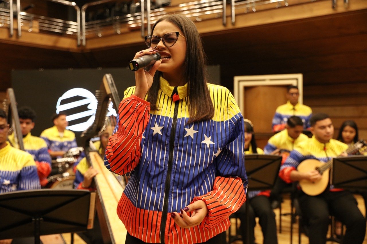 Entrega De Arpas Ochr Y Banplus (11)