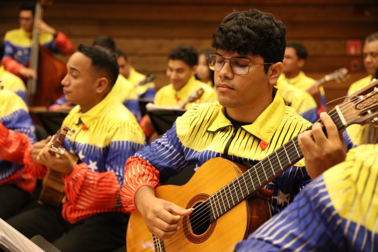 Entrega De Arpas Ochr Y Banplus (12)