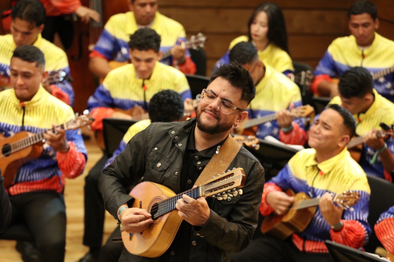 Entrega De Arpas Ochr Y Banplus (6)