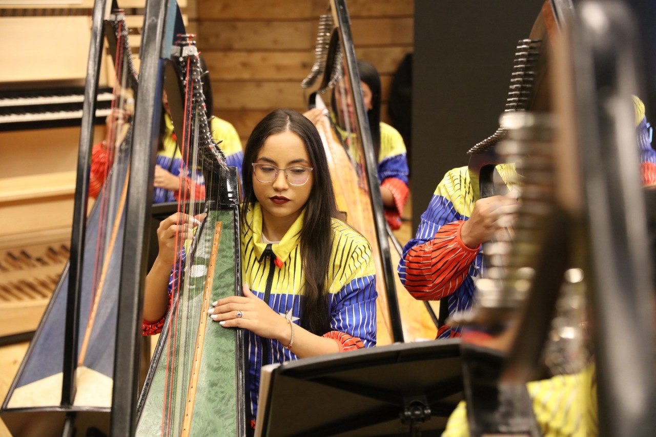 Entrega De Arpas Ochr Y Banplus (9)