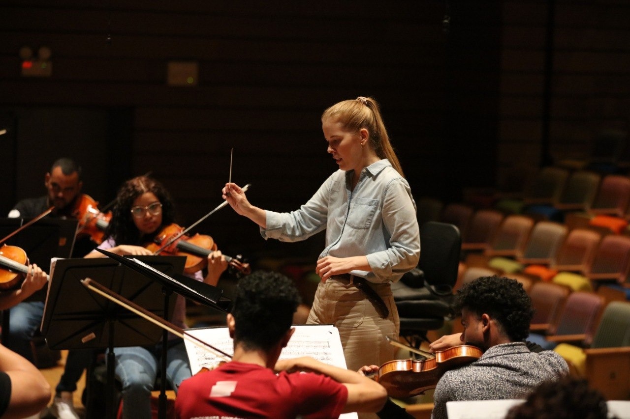 DIRECTORA ELISA VEGAS