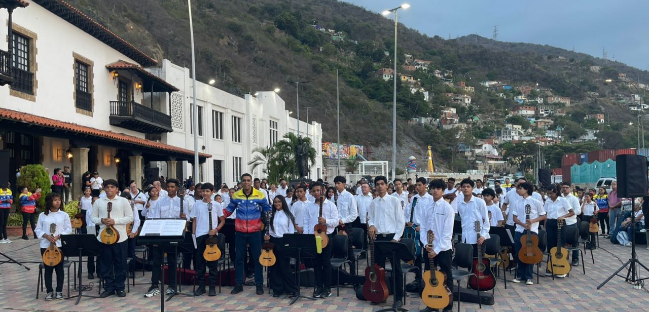 La Guaira Dia Del Cuatro (1)