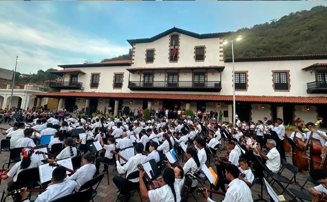 La Guaira Dia Del Cuatro (4)