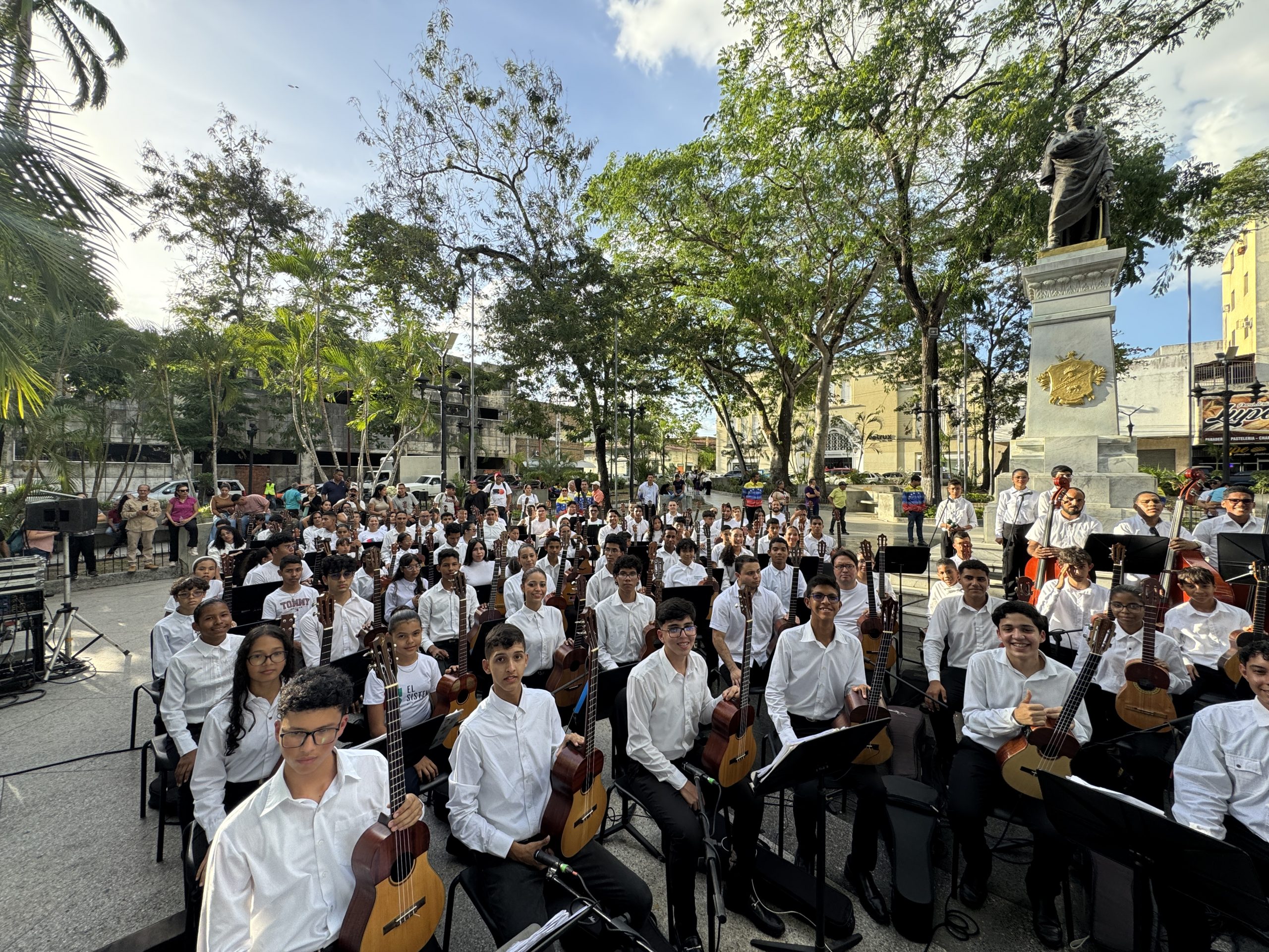 Monagas Dia Del Cuatro (2)