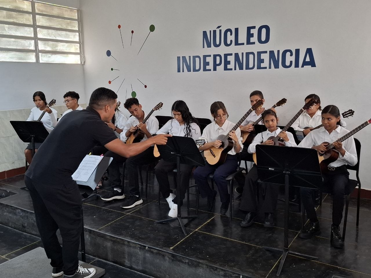 Photo_5046495275140189099_y